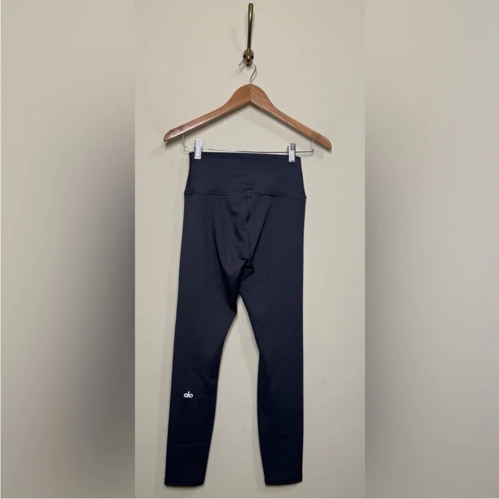 ALO Yoga Airlift Leggings in Charcoal Grey